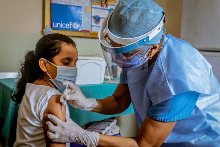 Ο ΠΟΥ και η UNICEF προειδοποιούν για τη μείωση των εμβολιασμών κατά τη διάρκεια της πανδημίας