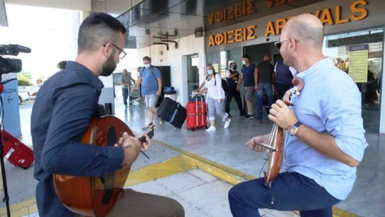 Αυξάνονται τα κρούσματα covid-19 σε τουρίστες