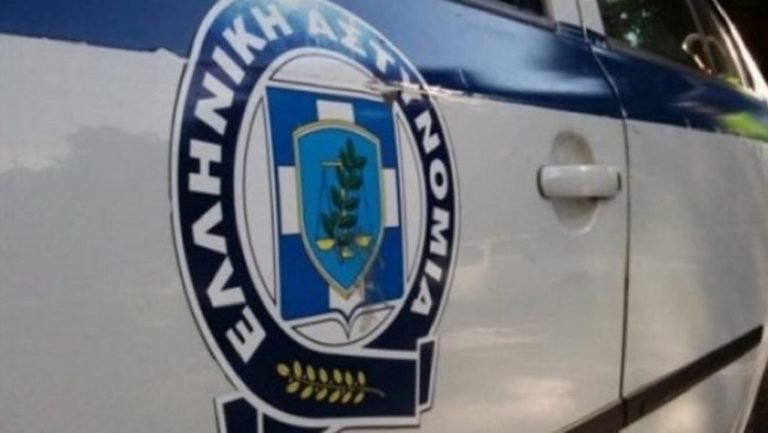 Παραδόθηκε ο άνδρας που απειλούσε να πέσει από ταράτσα 12όροφης πολυκατοικίας στη Θεσσαλονίκη