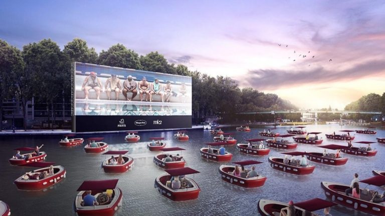 Παρίσι: Μια κινηματογραφική προβολή πάνω στο νερό