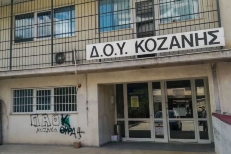 Επίθεση με τσεκούρι: Περιμένουν να “μιλήσει” το κινητό του δράστη (videο)