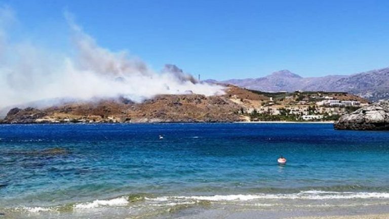 Υπό μερικό έλεγχο η φωτιά στον Πλακιά Ρεθύμνου