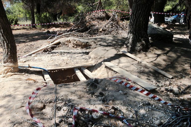 Τρεις νεκροί σε φρεάτιο στη Βαρυπομπή (video)