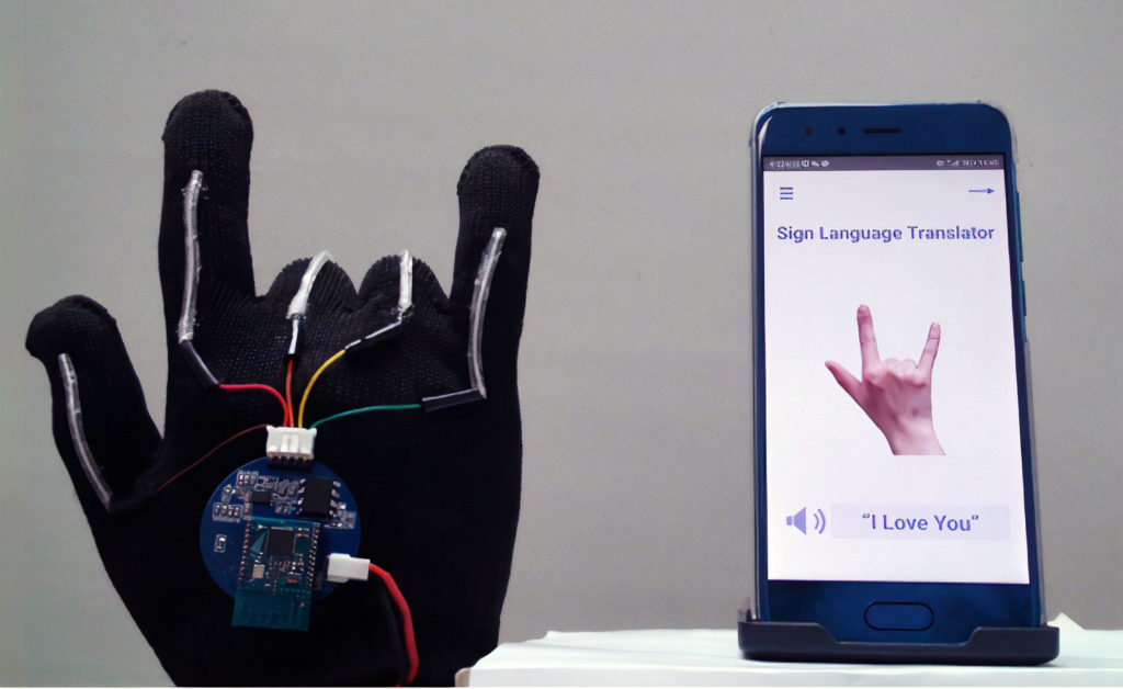 «Έξυπνο» γάντι μεταφράζει τη νοηματική γλώσσα σε ομιλία σε πραγματικό χρόνο