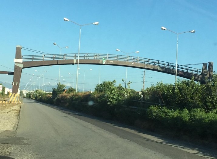 Αποξήλωση της επικίνδυνης πεζογέφυρας στην Ε.Ο Πύργου – Πατρών