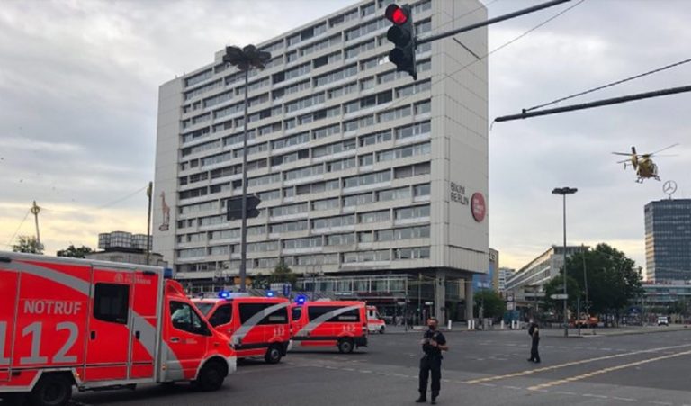 Αυτοκίνητο έπεσε πάνω σε πλήθος στο Βερολίνο-Τουλάχιστον επτά τραυματίες