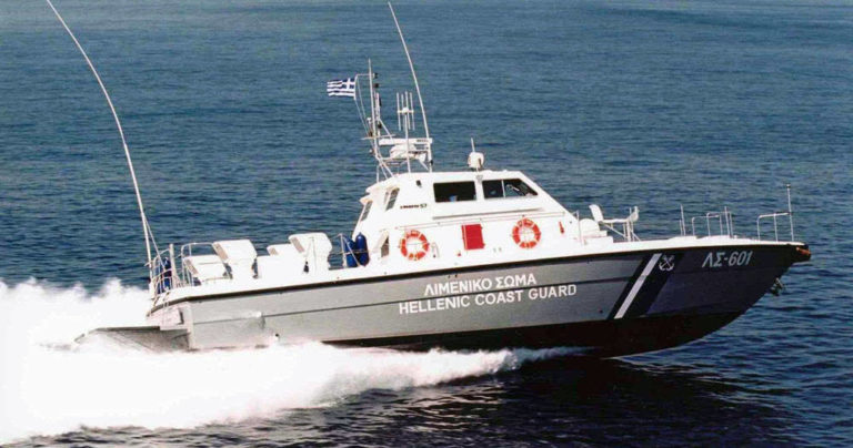 Χανιά: Επιχείρηση του λιμενικού για σκάφος με όπλα στην Παλαιόχωρα
