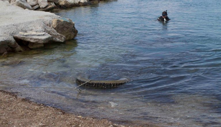 “Ψάρεψαν” στον εθελοντικό καθαρισμό 132 κιλά σκουπίδια και ένα μπουφάν