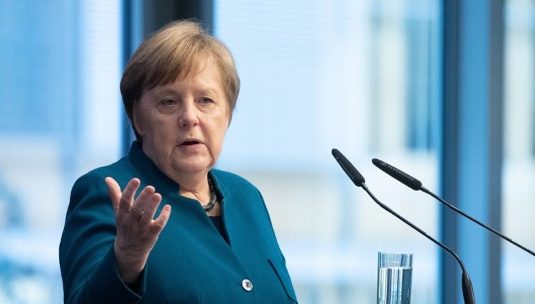Έκκληση Μέρκελ σε Γερμανούς: Περιορίστε ταξίδια και κοινωνικές συναναστροφές