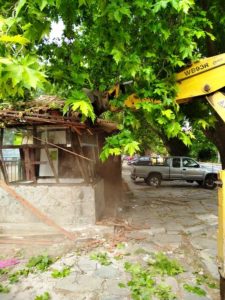 Απομάκρυνση ανενεργών περιπτέρων και εγκαταλειμμένων οχημάτων από το Δήμο Καστοριάς