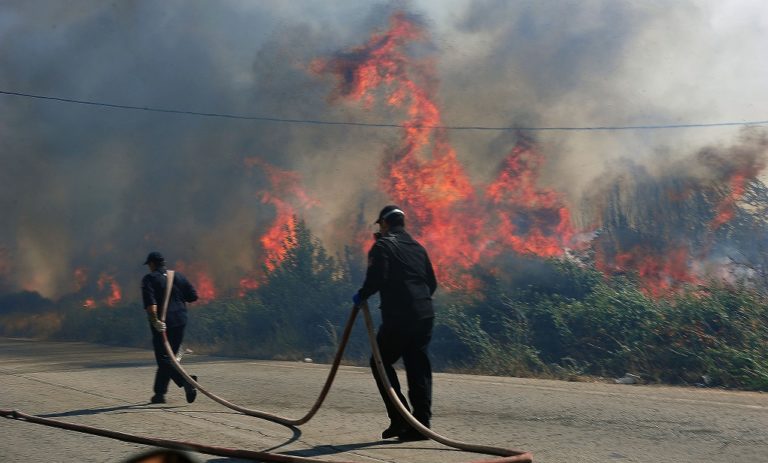 Φωτιά στο Σκουτάρι Μάνης – Προληπτική εκκένωση οικισμού