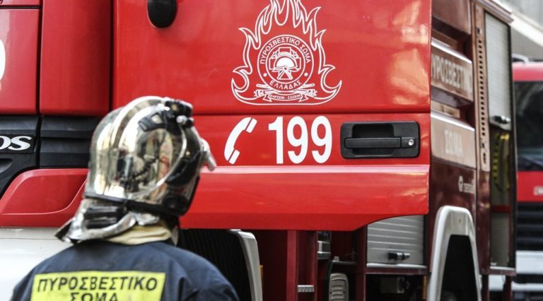Υπό έλεγχο η φωτιά σε διαμέρισμα στην πλ. Κολιάτσου – Απεγκλωβίστηκε μια γυναίκα