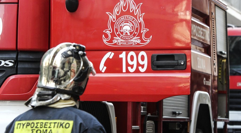 Φωτιά σε σχολικό λεωφορείο στην ΕΟ Αθηνών-Λαμίας