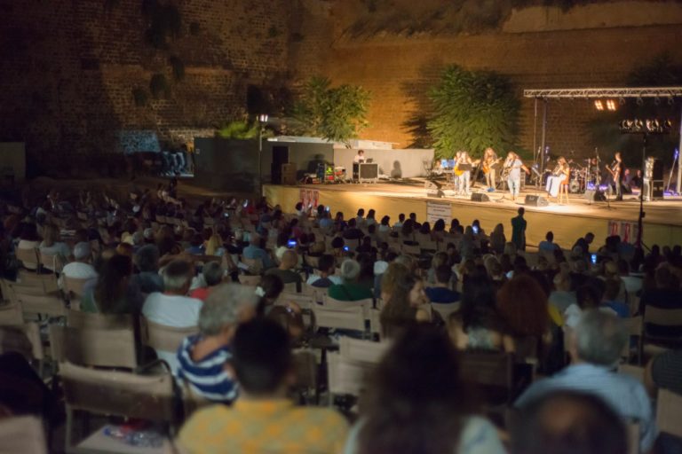 Χανιά: Μεγάλη επιτυχία της συναυλίας αλληλεγγύης στους εποχικά εργαζόμενους