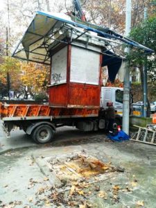 Απομάκρυνση ανενεργών περιπτέρων και εγκαταλειμμένων οχημάτων από το Δήμο Καστοριάς