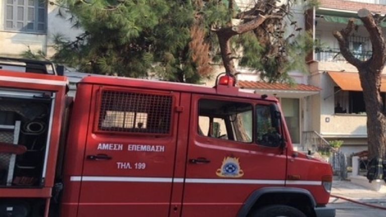 Φωτιά σε διαμέρισμα στο κέντρο της Αθήνας- Διασώθηκαν ηλικιωμένοι