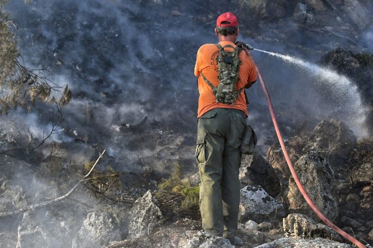 Σε ύφεση η πυρκαγιά της ανατολικής Μάνης