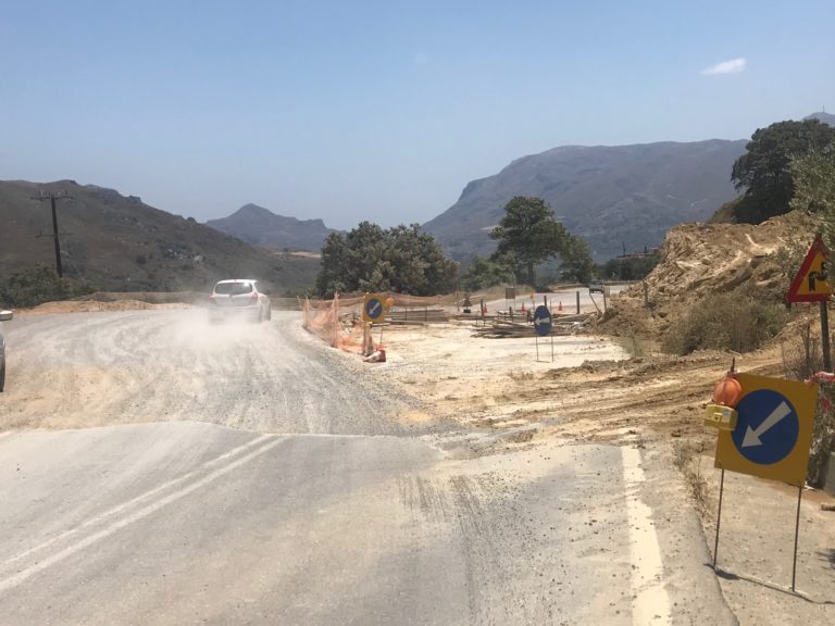 Διακόπηκε η κυκλοφορία στο παράπλευρο οδικό δίκτυο του ΠΑΘΕ – Ποιά είναι η κατάσταση στα Τρίκαλα