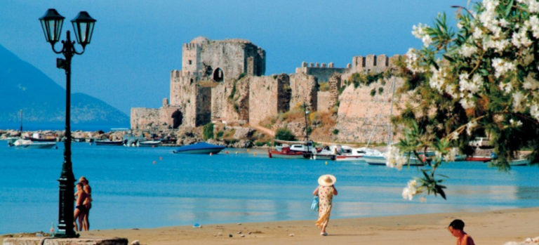 Καλοκαιρινό σεμινάριο «Θεατρικές συνδέσεις» από τη Fabrica Athens