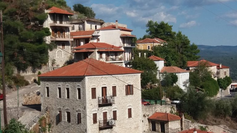 Δήμος Γορτυνίας: Δεν χορηγεί άδειες χρήσης κοινόχρηστων χώρων