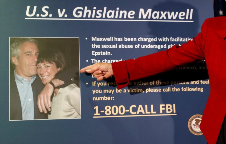 Εξελίξεις στο σκάνδαλο Επστάιν με τη σύλληψη της Γκισλέιν Μάξγουελ