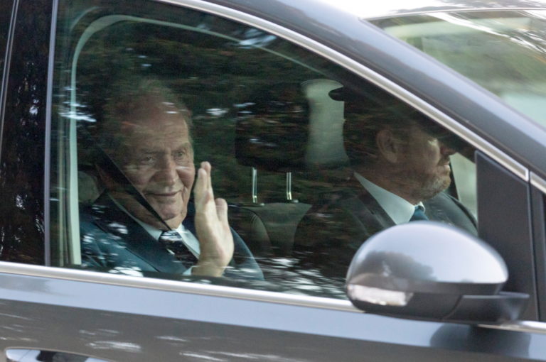 Ισπανία – El Mundo: Ο τέως βασιλιάς Χουάν Κάρλος έχει ήδη φύγει από τη χώρα