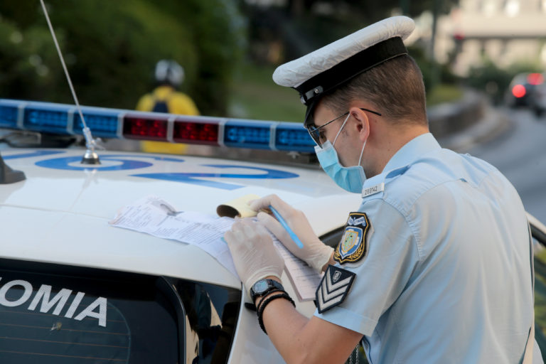 Πελοπόννησος: Παραβάσεις για μη χρήση μάσκας – μη τήρηση αποστάσεων