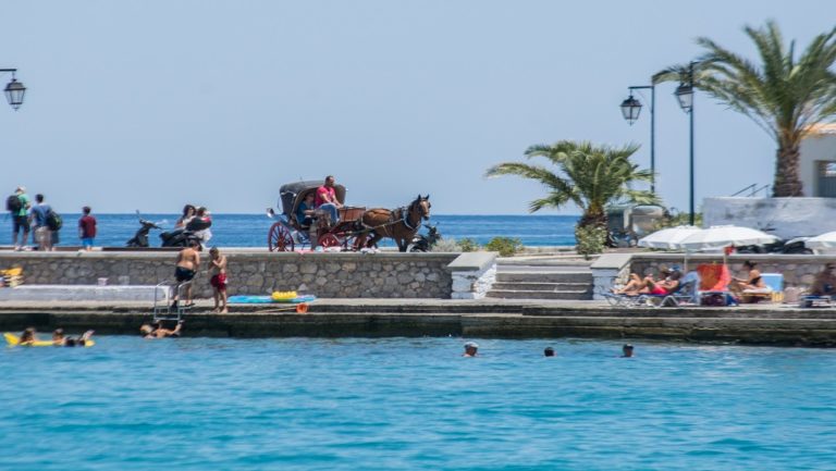 Σπέτσες-Δήμαρχος: Τα μέτρα μας επηρεάζουν, αλλά να μην μας στοχοποιούν (video)