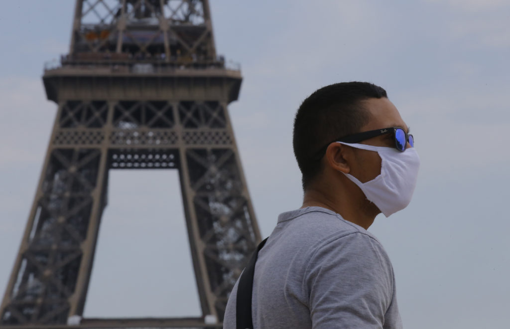 Γαλλία: Υποχρεωτική η χρήση μάσκας από 1/9 στους περισσότερους εργασιακούς χώρους