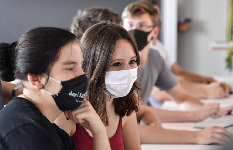 Θεοδωρικάκος στο Πρώτο: Έκτακτο κονδύλι για δωρεάν μάσκες στα σχολεία – Ν.Κεραμέως: Δεν χρειάζεται χρήση τους στα διαλείμματα (audio-video)