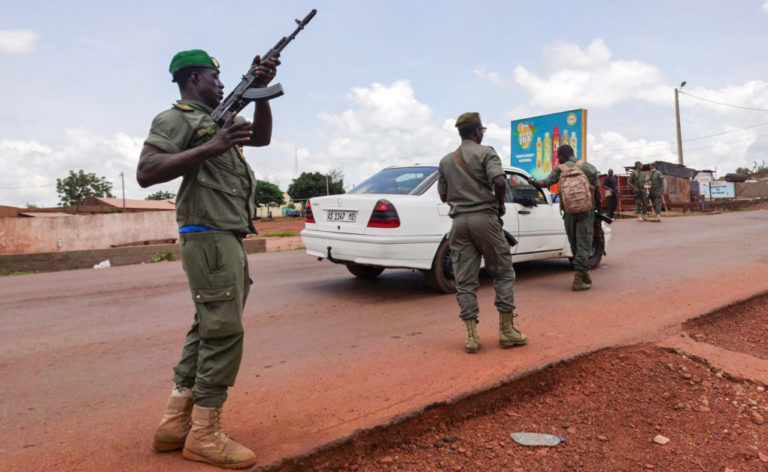 Στάση στρατιωτικών στο Μαλί – Συνελήφθησαν ο πρόεδρος και ο πρωθυπουργός της χώρας