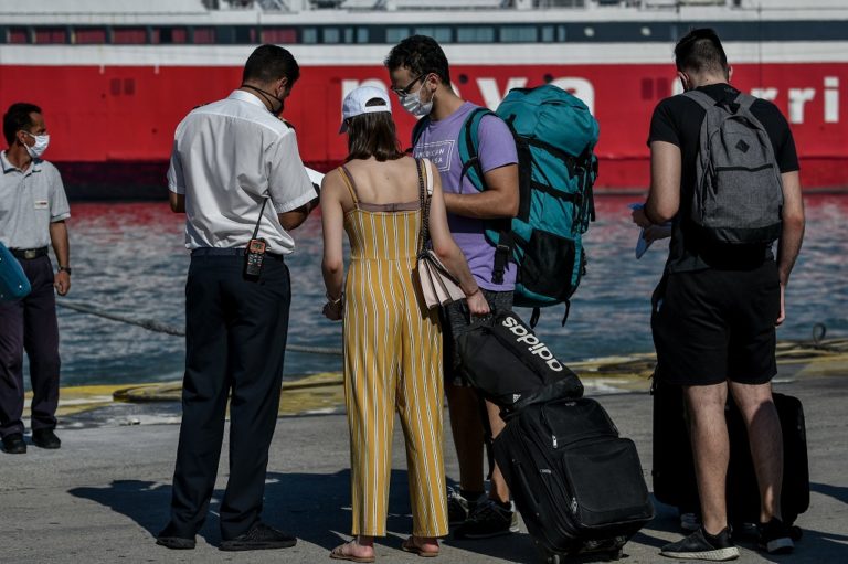 Αυξημένη η κίνηση στα λιμάνια απο τους αδειούχους του Αυγούστου (video)
