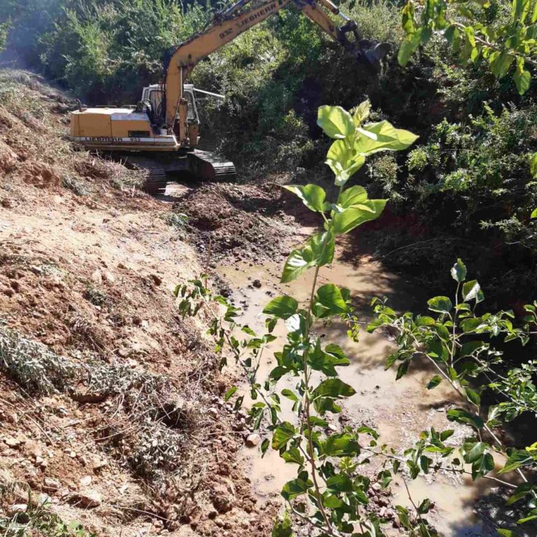 Εργασίες καθαρισμού ρέματος στις Σάπες