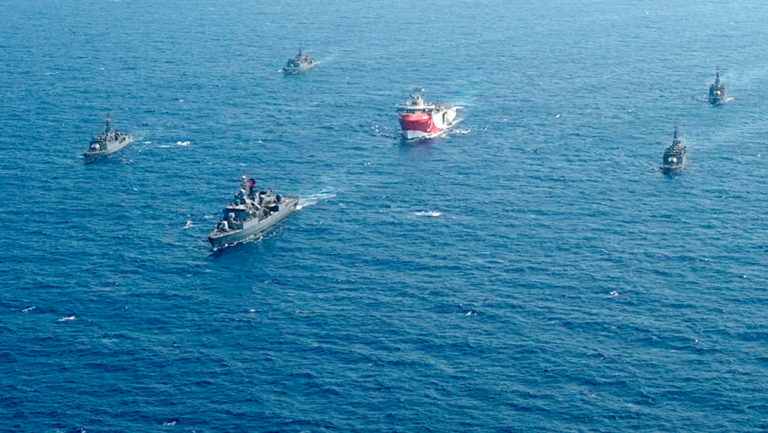 Η απάντηση από τις τουρκικές φρεγάτες στα ελληνικά πολεμικά πλοία (video)