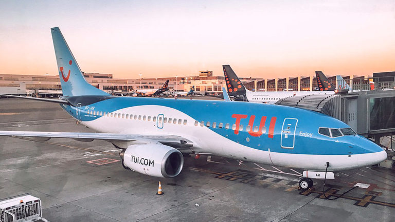 Επιβάτιδα στην πτήση της TUI με τα 16 κρούσματα: «Ήταν γεμάτη κορονηλίθιους»
