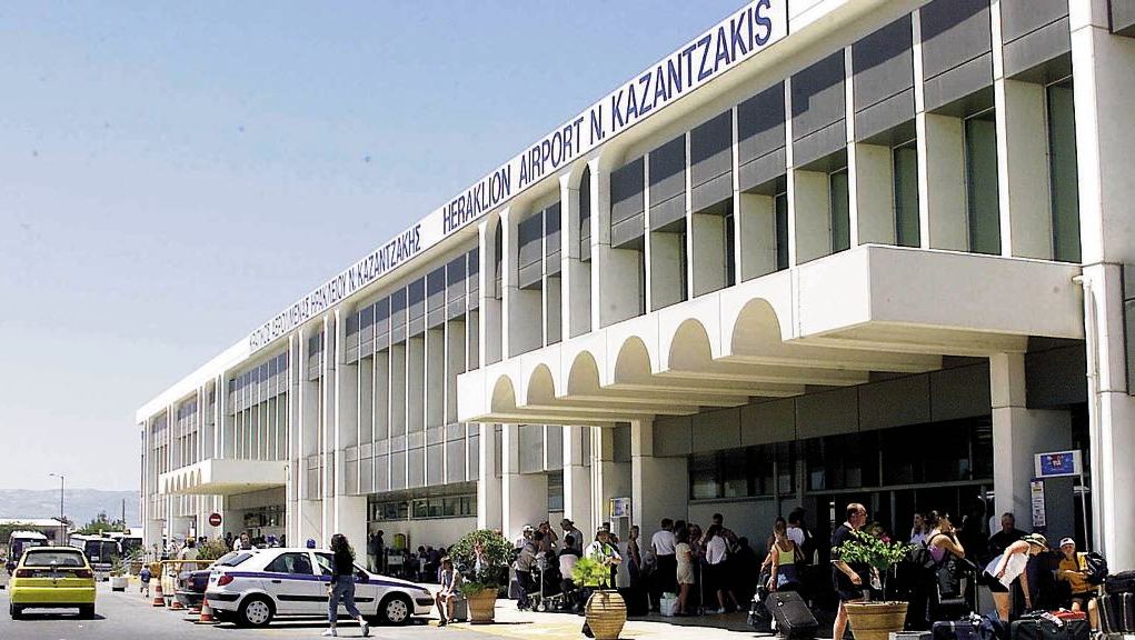 Επιβάτιδα απεβίωσε εν πτήσει – Προσγειώθηκε εκτάκτως στο Ηράκλειο το αεροπλάνο