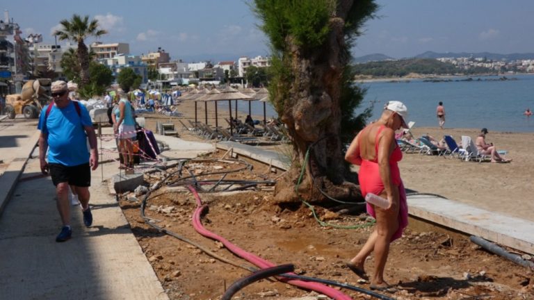 Δήμος Χανίων: Απομάκρυνση παράνομων κατασκευών από κοινόχρηστες παραλίες