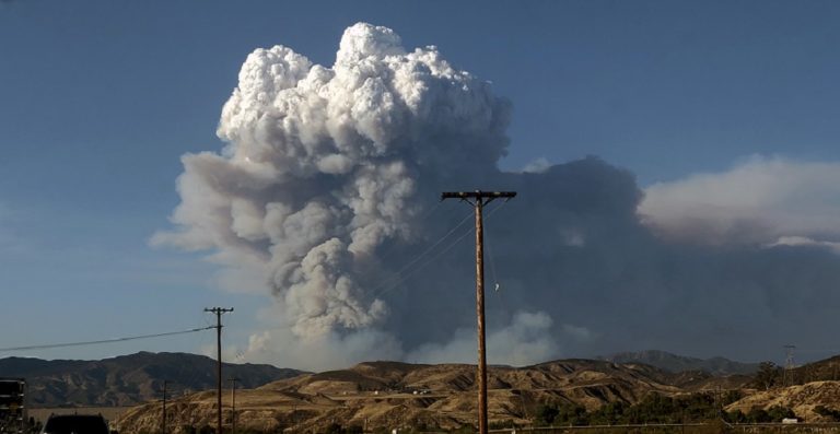 Μεγάλη πυρκαγιά στην Καλιφόρνια-Απομακρύνθηκαν κάτοικοι