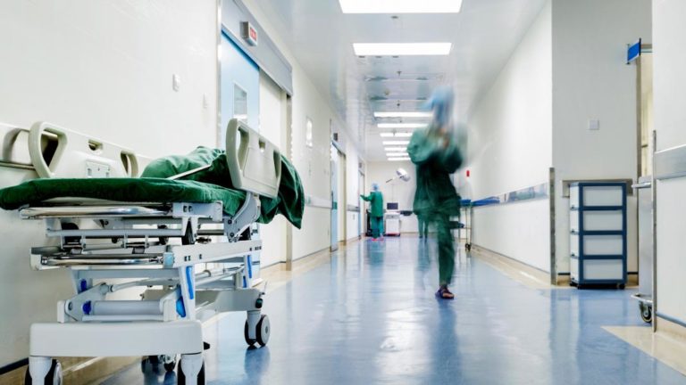 Ιωάννινα: Καταγγελίες για “ανεπάρκεια του συστήματος υγείας” στην αντιμετώπιση της πανδημίας