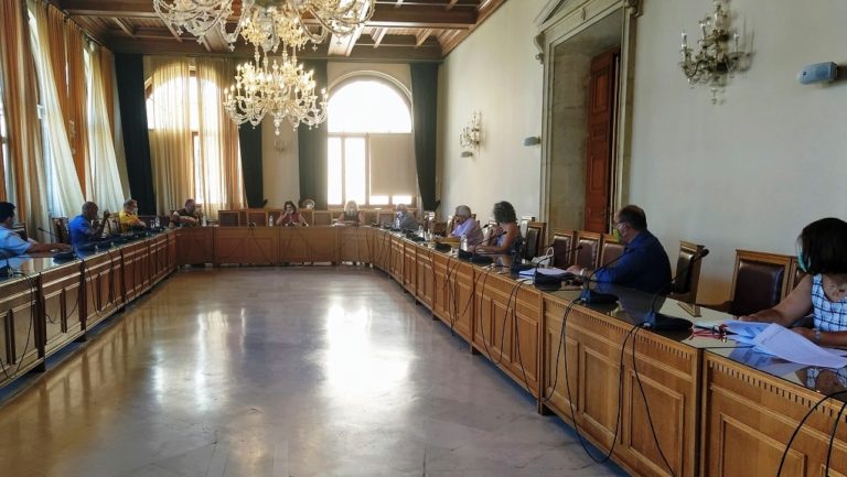 Ηράκλειο: Συνεδρίαση της διαπαραταξιακής για το νέο κορονοϊό