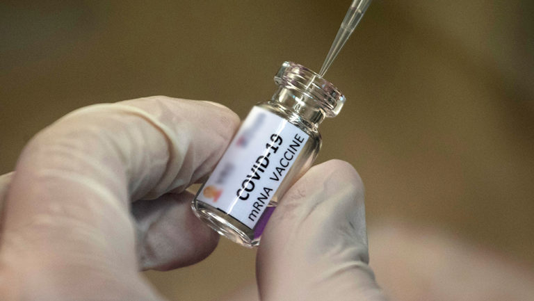 AstraZeneca: Εως το τέλος του έτους θα γίνει γνωστή η αποτελεσματικότητα του εμβολίου