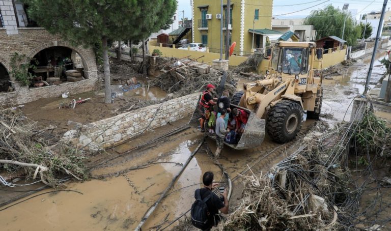 Βιβλική καταστροφή στην Εύβοια-Ταυτοποιήθηκε ο όγδοος νεκρός που βρέθηκε στην παραλία του Καλάμου (video)