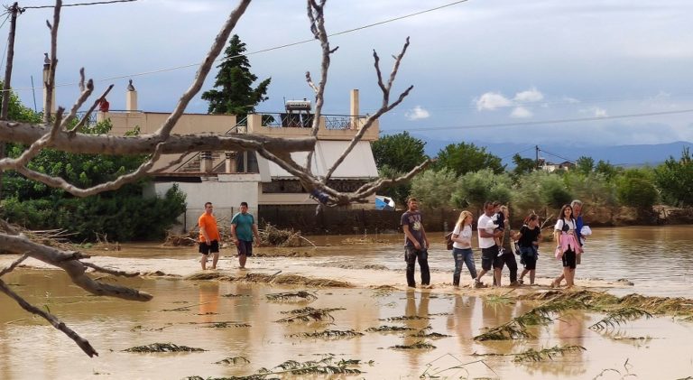 Σφοδρές αντιδράσεις από την αντιπολίτευση για τη διαχείριση της κρίσης στην Εύβοια