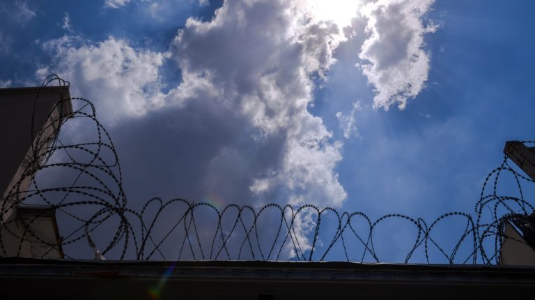 Τέλος στη μεταγωγή καταδικασμένων για τρομοκρατία σε αγροτικές φυλακές