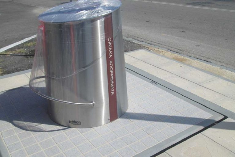 Σε χρήση οι τρεις πρώτοι υπόγειοι κάδοι απορριμμάτων στη Φιλιππιάδα