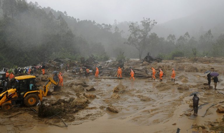 Φονική κατολίσθηση στην Ινδία από τις έντονες βροχοπτώσεις-Τουλάχιστον 43 νεκροί