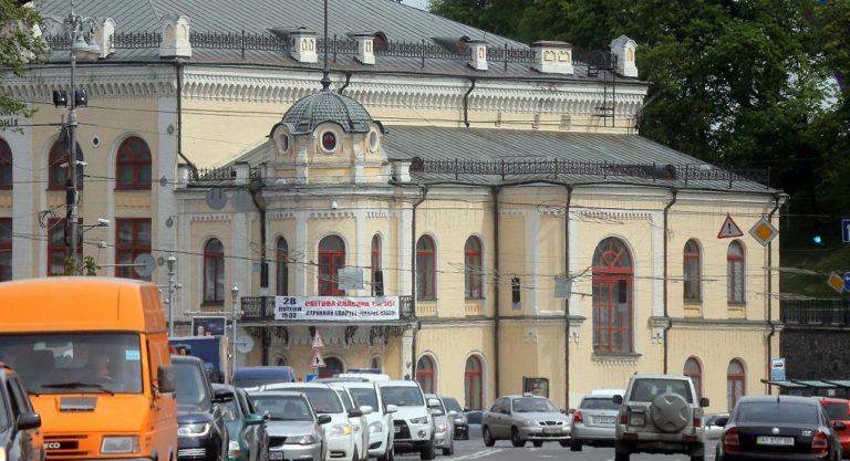 Συνελήφθη άνδρας που απειλούσε να ανατινάξει τράπεζα στο Κίεβο