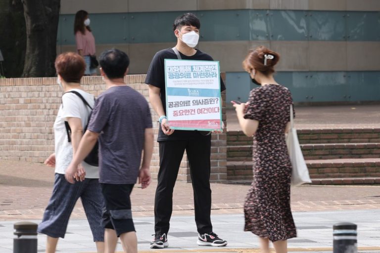 Νότια Κορέα: Νέο ρεκόρ κρουσμάτων – Πολλοί συμμετείχαν σε συγκέντρωση