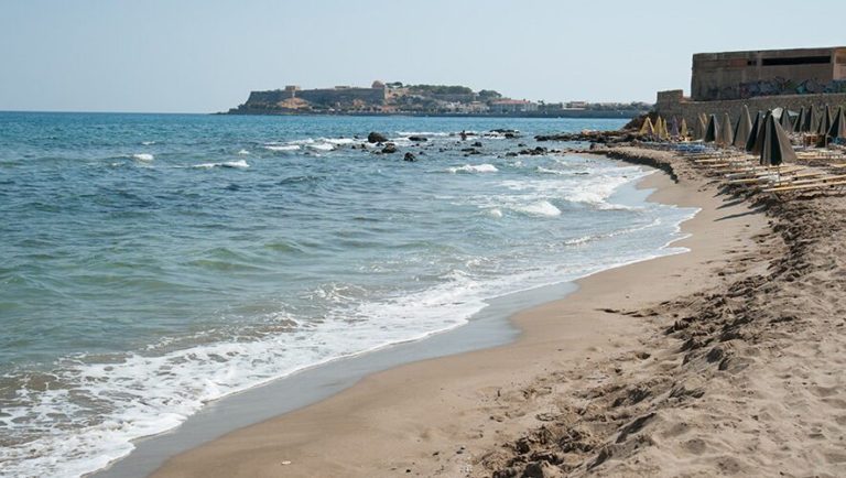 Ρέθυμνο: Απαγορεύεται από αύριο η κολύμβηση στην παραλία του Κουμπέ