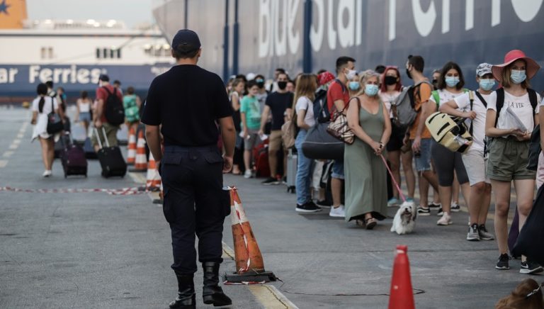 Αυξημένη η κίνηση στα λιμάνια – Έλεγχοι για την εφαρμογή των μέτρων